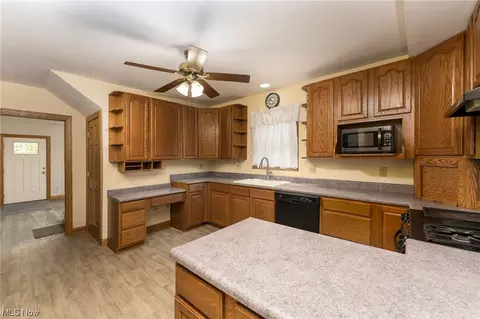 708 N Walnut St, Dover, OH 44622 photo 8