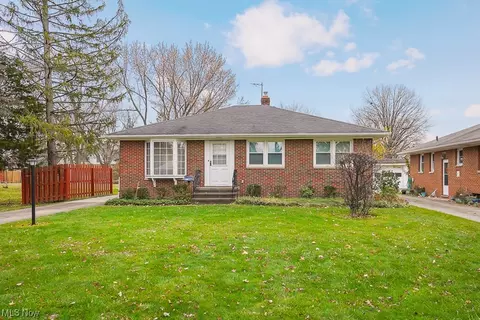 10641 Barrington Blvd, Parma Heights, OH 44130