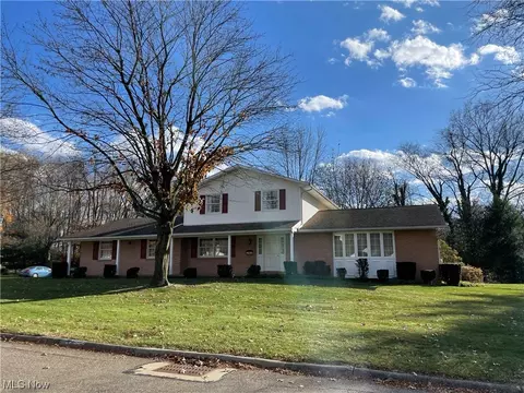 2255 Colonial Pkwy NE, Massillon, OH 44646