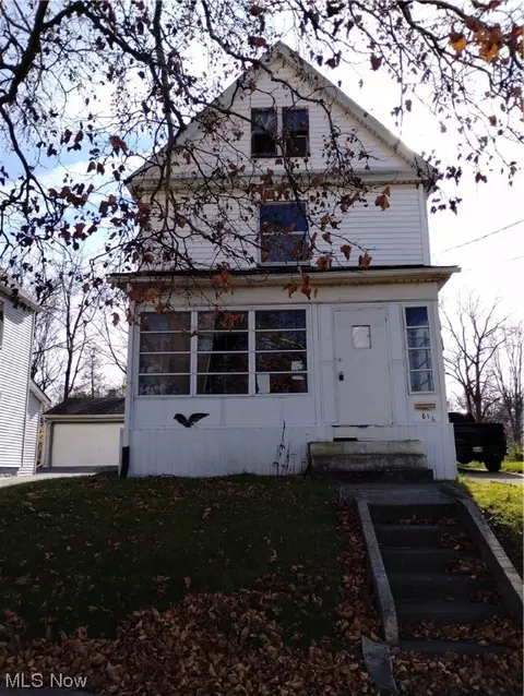 611 Dickson St, Youngstown, OH 44502