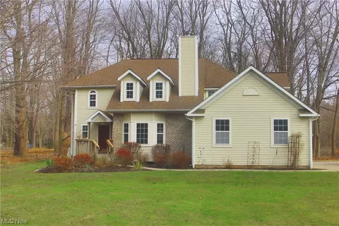 2221 River Rd, Willoughby Hills, OH 44094