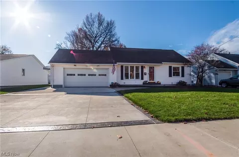 502 7th St NW, North Canton, OH 44720