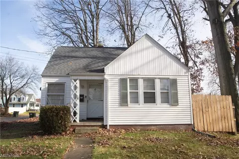 2322 Saint Elmo Ave NE, Canton, OH 44714