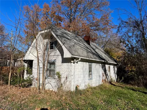 1605 New Hampshire Ave, Lorain, OH 44052