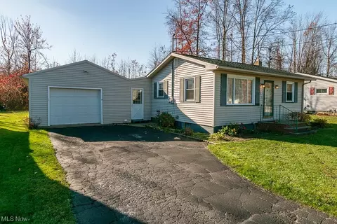6056 Ivan Rd, Saybrook, OH 44004