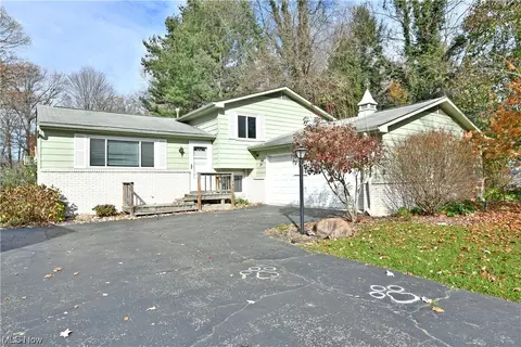 7691 Raglan Dr NE, Warren, OH 44484