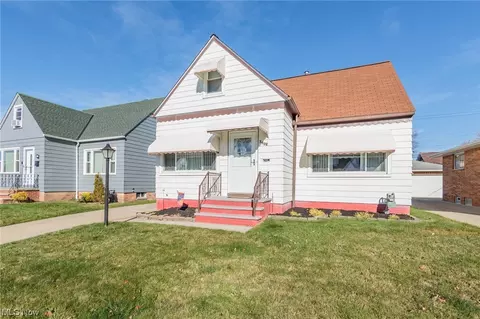 7902 Lanyard Dr, Parma, OH 44129