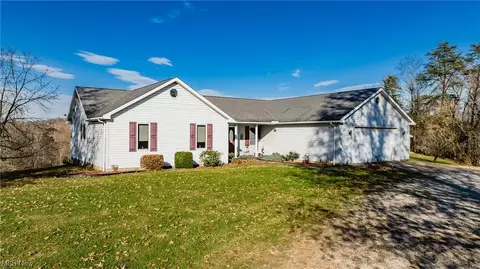 574 Kesterson Rd, Parkersburg, WV 26101