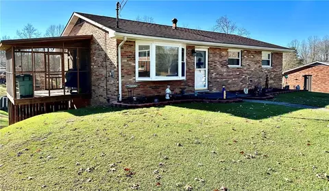 158 Maple Dr, Williamstown, WV 26187