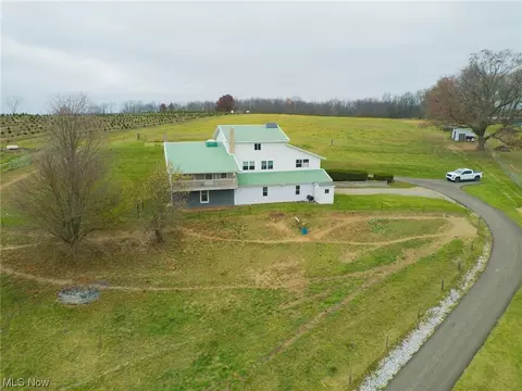 8455 Cutter Rd, Fredericksburg, OH 44627