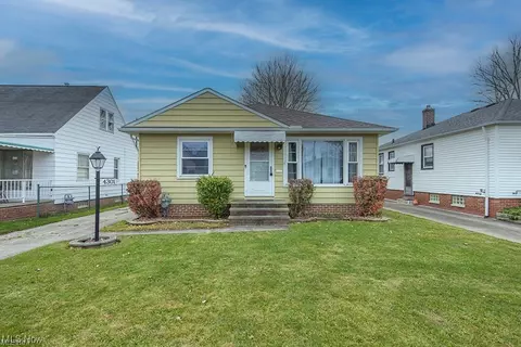4301 Fruitland Dr, Parma, OH 44134