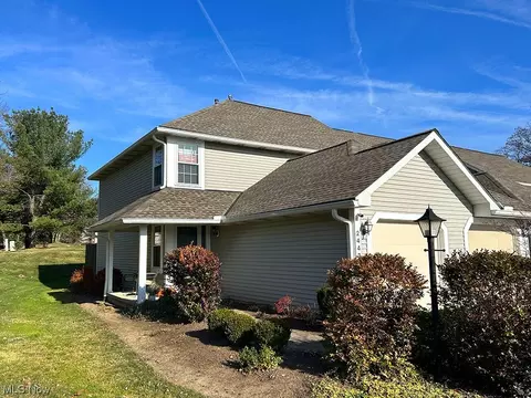 2443 Wrens Dr S, Stow, OH 44224