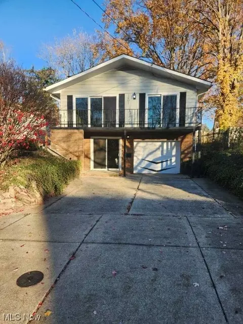 1401 Neptune Ave, Akron, OH 44301