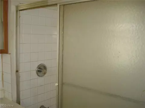 895 E 232nd St, Euclid, OH 44123 photo 8