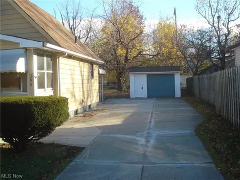 895 E 232nd St, Euclid, OH 44123 photo 13