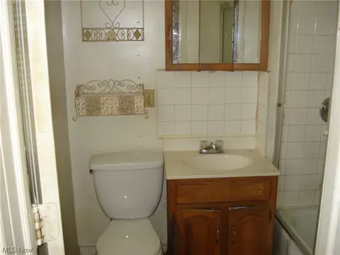 895 E 232nd St, Euclid, OH 44123 photo 7