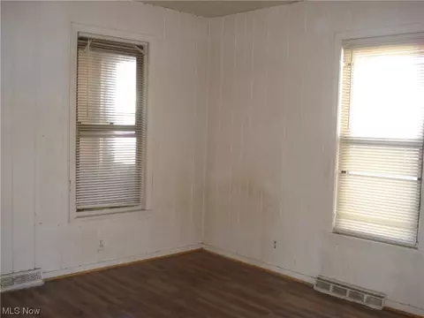 895 E 232nd St, Euclid, OH 44123 photo 2