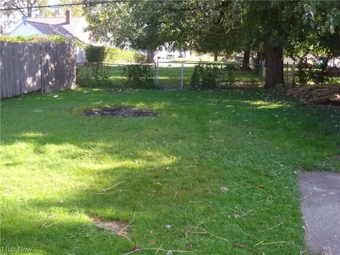 895 E 232nd St, Euclid, OH 44123 photo 14
