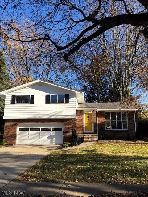 21231 Ellen Dr, Fairview Park, OH 44126