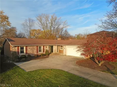 17096 Hawks Lookout Ln, Strongsville, OH 44136