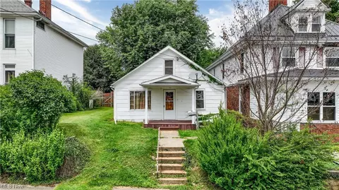 327 W Main St, Barnesville, OH 43713