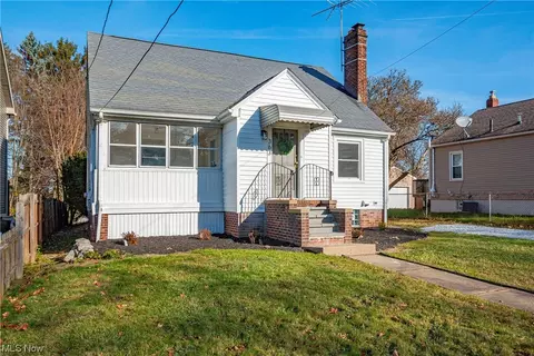 363 E Hopocan Ave, Barberton, OH 44203