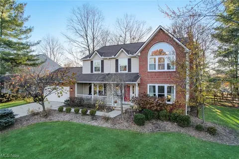 7616 Lindsay Ln, Solon, OH 44139