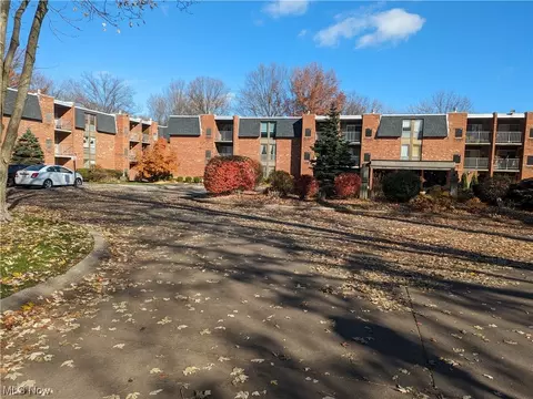 4187 Columbia Rd #226, North Olmsted, OH 44070