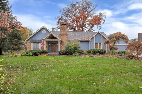5455 Peninsula Dr NW, Canton, OH 44718