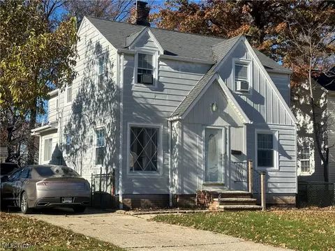 Exterior - 754 E 232nd St, Euclid, OH 44123 photo 2 of 6