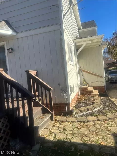 Exterior - 754 E 232nd St, Euclid, OH 44123 photo 4 of 6