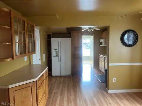 Entry Way - 754 E 232nd St, Euclid, OH 44123 photo 3 of 5