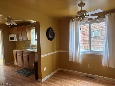 Entry Way - 754 E 232nd St, Euclid, OH 44123 photo 2 of 5