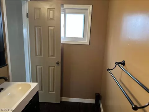 Bath - 754 E 232nd St, Euclid, OH 44123 photo 5 of 5