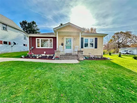834 E 15th St, Ashtabula, OH 44004