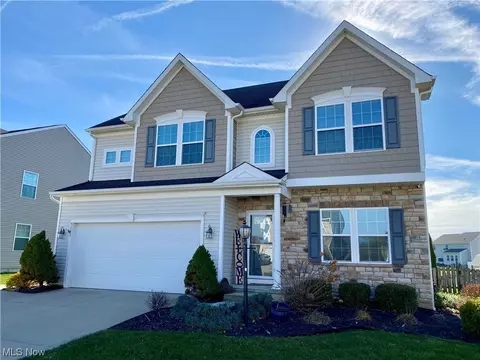 5182 Sun Meadow Dr, Brunswick, OH 44212