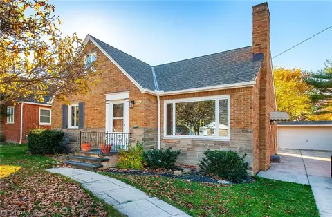 2908 Westmoor Rd, Rocky River, OH 44116