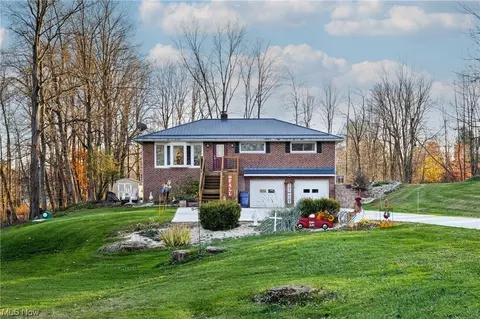 8571 Carmichael Dr, Chesterland, OH 44026