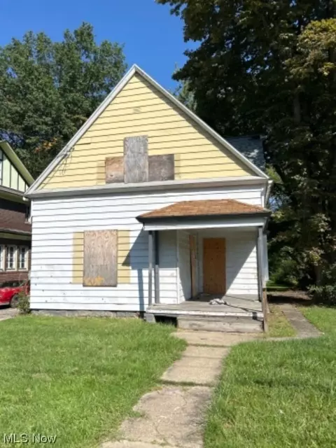 829 Work Dr, Akron, OH 44320