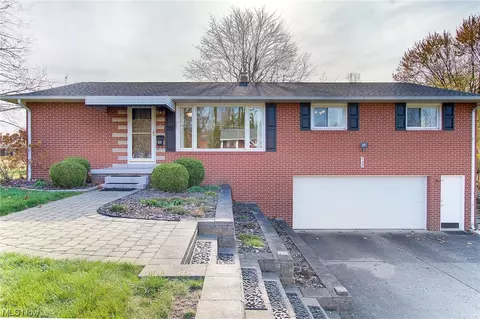 429 Valeside Ave NE, Massillon, OH 44646