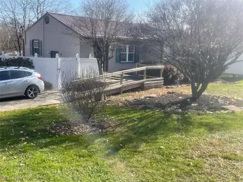 2117 N Price Rd, Hubbard, OH 44425