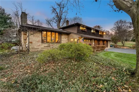 1840 Dunkeith Dr NW, Canton, OH 44708