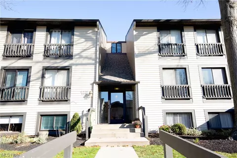 6330 Greenwood Pkwy #404, Northfield, OH 44067