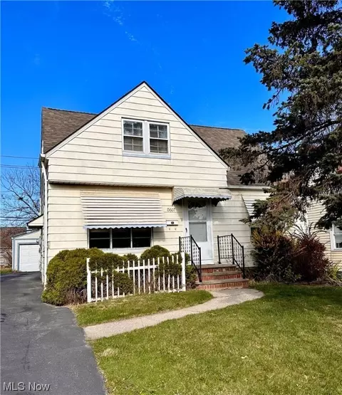 15607 Edgewood Ave, Maple Heights, OH 44137