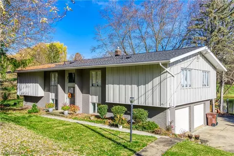 222 Hickory Rd, Akron, OH 44333