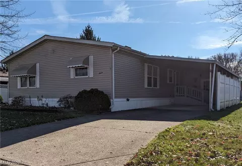 7 Lees Ln, Olmsted Twp, OH 44138