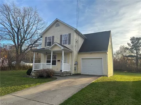 1324 Hamlin Dr, Ashtabula, OH 44004