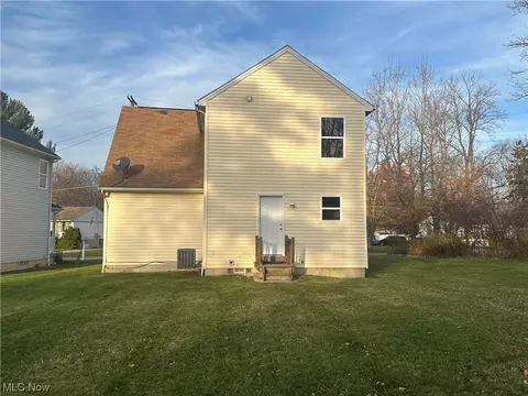 Exterior - 1324 Hamlin Dr, Ashtabula, OH 44004 photo 4 of 5
