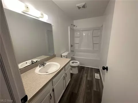 Bath - 1324 Hamlin Dr, Ashtabula, OH 44004 photo 1 of 1