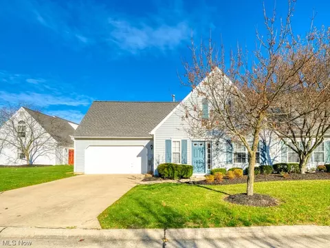 24640 Thicket Ln #28, Olmsted Falls, OH 44138